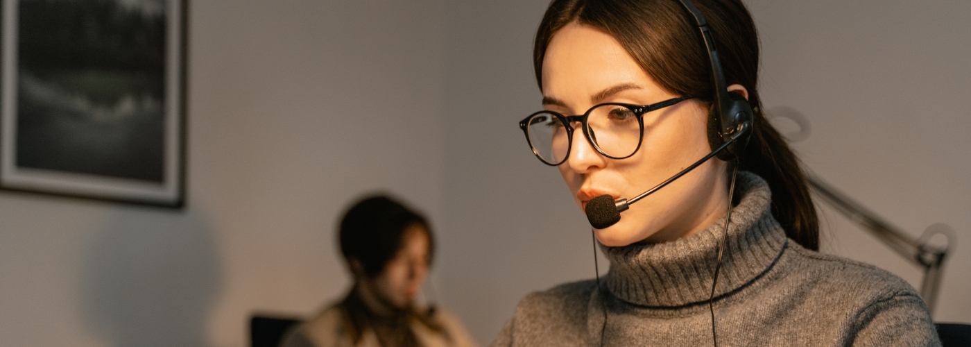 <p><span style="font-size:72px"><span style="color:#ffffff">24/7 Customer Service</span></span></p>
